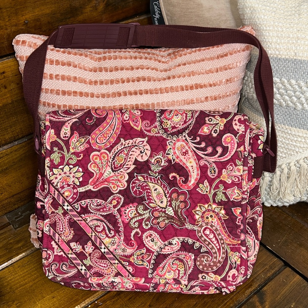 Vera Bradley Piccadilly Plum Paisley Messenger‎ Bag- OS